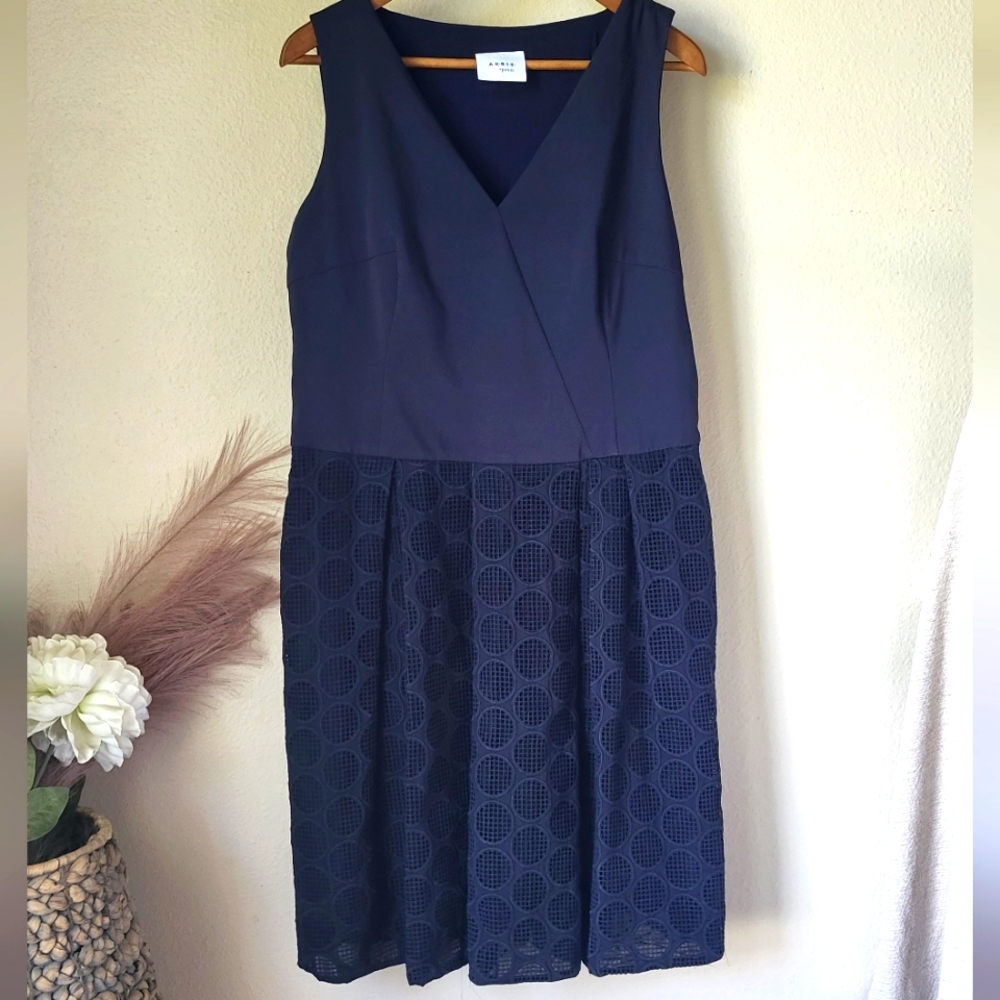 Akris Punto V-neck midi navy eyelet detail dress with pockets size 10